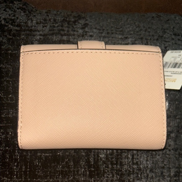 Michael Kors Pink Wallet-New - Picture 2 of 6
